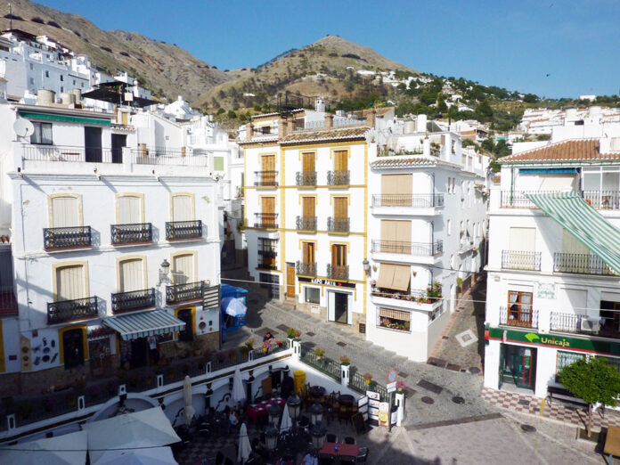 Cómpeta, Blick auf die Plaza Almijara