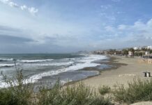 Die Provinz Málaga startet trocken in die Woche, aber Warnstufe wegen starker Windböen bleibt bestehen Wettervorhersage Costa del Sol
