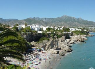 Nerja: Sehenswürdigkeiten, Strände und Ausflugsziele