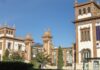 Russisches Museum in Málaga Das Russische Staatsmuseum in Málaga ist nicht mehr russisch. Die Kunstwerke wurden vergangene Woche verpackt und in große Lastwagen verladen, bevor sie auf dem Landweg zurück nach St. Petersburg gebracht wurden, nachdem die EU wegen des Einmarsches in der Ukraine Sanktionen gegen Putins Regierung verhängt hatte. Das Tabacalera-Gebäude, in dem auch das Auto – und untergebracht sind, hat damit eine seiner größten Attraktionen verloren: Seit seiner Eröffnung vor sieben Jahren haben 750.000 Menschen das Russische Museum besucht. Die Stadtverwaltung von Málaga weiß nicht, ob die russischen Sammlungen zurückkehren werden, aber das Museum wird geöffnet bleiben und für andere Ausstellungen genutzt werden, wie zum Beispiel für eine Ausstellung über Picasso Ende Mai. Ob die Kunstwerke zurückkehren werden, ist ungewiss. Der Stadtrat in Málaga hofft auf ein baldiges Ende des Krieges in der Ukraine und auf eine Wiederaufnahme der Vereinbarungen mit dem Staatlichen Russischen Museum in St. Petersburg, aber nichts ist sicher. "Es ist völlig ungewiss, wie es weitergeht", sagte die Stadträtin für Kultur von Málaga, Noelia Losada, am Montag. Die ursprüngliche Vereinbarung mit dem Staatlichen Museum sollte am im April 2022 erneuert werden, was aber wegen des Krieges nicht geschah, weshalb die von Russland geliehenen Kunstwerke ohne Verpflichtung zur Rückgabe entfernt wurden. Nichtsdestotrotz sagte Losada, dass der Rahmen für eine Vereinbarung mit der russischen Regierung nach wie vor besteht, und "wenn sich die Umstände ändern und das Verhalten der russischen Regierung sich ändert, werden wir uns erneut damit befassen". Das hänge natürlich auch davon ab, ob die russische Regierung das Abkommen mit einer Stadt in Spanien wieder aufnehmen wolle, die sie derzeit als "feindliches Land" betrachte. Sie erklärte auch, dass das Russische Museum in den sieben Jahren seines Aufenthalts in Málaga mehr als 40 Ausstellungen mit bedeutenden Werken gezeigt habe. "Es hat wirklich gut funktioniert, und die Ausstellungen, die wir gesehen haben, waren beispiellos. Es ist schade, denn jetzt, wo wir sie nicht mehr haben, beginnen die Menschen zu erkennen, wie wichtig sie waren", sagte sie. Quellen: Diario SUR, Málaga HOY, Russisches Museum.