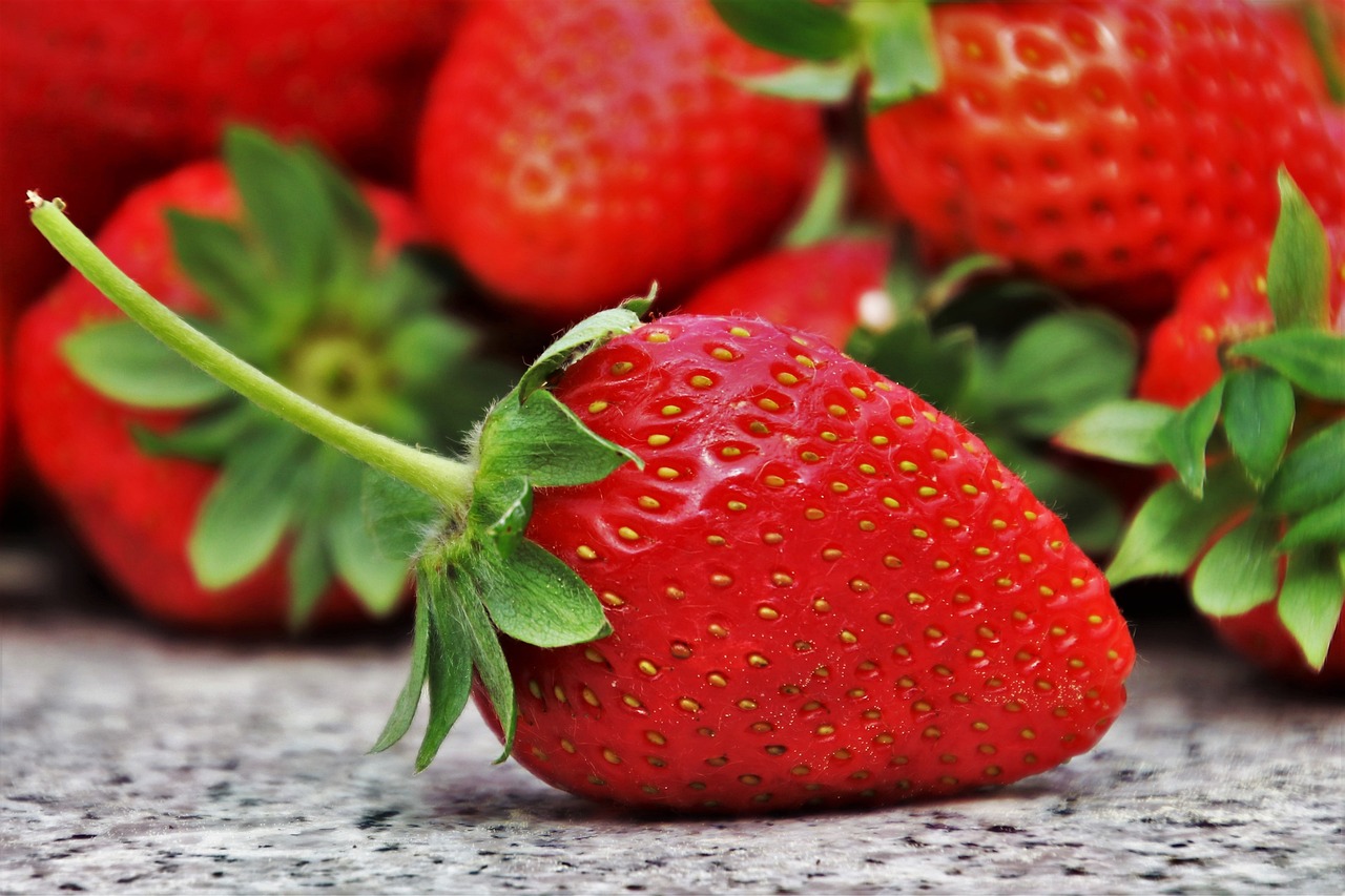 strawberries 3359755 1280
