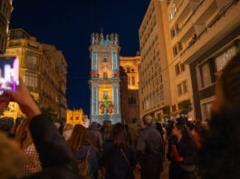 Videoprojektion an der Kathedrale von Málaga