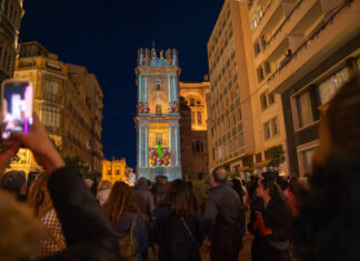 Videoprojektion an der Kathedrale von Málaga