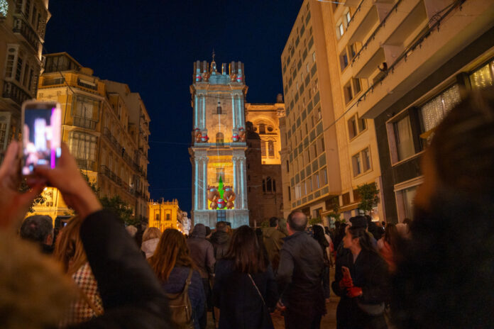 Videoprojektion an der Kathedrale von Málaga