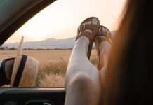 Mit Flip-Flops in Spanien Auto fahren