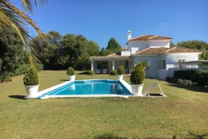 Andalusische Villa in San Roque am Golfplatz zum Verkauf