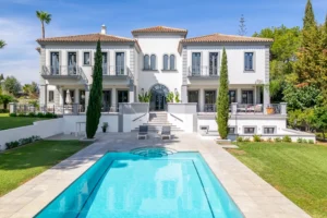 Prunkvolle Villa in Mijas Costa inmitten eines Golf-Paradies