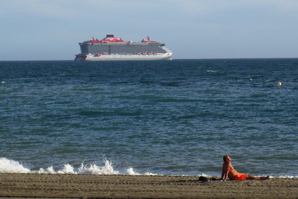 Kreuzfahrtschiff vor Málaga