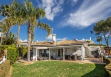 Traumafter Bungalow in Marbella (Calahonda) mit Meerblick