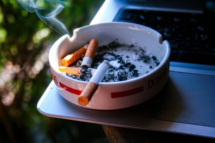 cigarette-8547965_1280 Rauchen verboten Terrassen Spanien