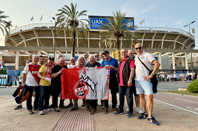 Kölner Fans feiern Klassenerhalt des FC Málaga gegen Gijón