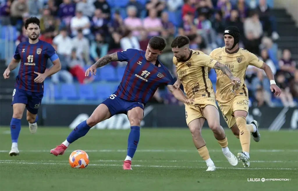 Málaga muss wegen langer Unterzahl Niederlage bei Eldense einstecken CD Eldense - FC Málaga 1:0 | LaLiga Hypermotion Spanien