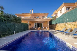 Geräumige Villa in Riviera del Sol mit privatem Pool