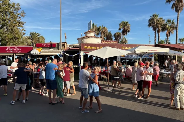 Sogar der Bürgermeister schaut vorbei: 6. Brezelfest in Torrox Costa ein voller Erfolg IMG 8875