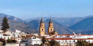 Multikulturelles Dorf Órgiva in Andalusien