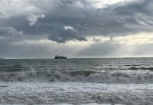 Wetterwarnstufe Orange für die Küste der Provinz Málaga am Mittwoch – bis zu vier Meter hohe Wellen erwartet Sturm an der Costa del Sol