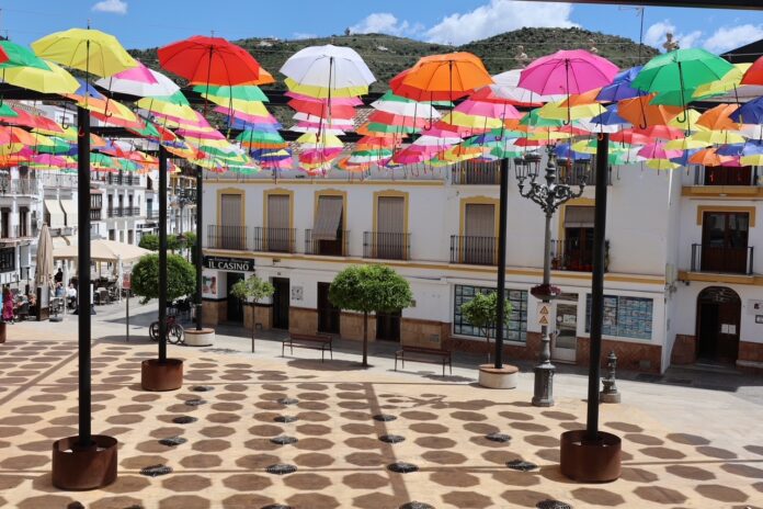 Bunte Schirme in Torrox Bunte Schirme in Torrox