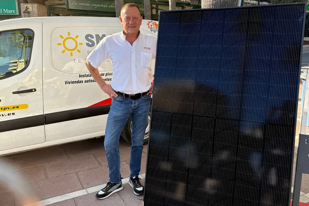 Effektiver Schutz vor Blackout: PV-Anlage, Batteriebank und Notstromgenerator sorgen für "Always Energy" PV-Anlage in Spanien, Batteriebank und Notstromgenerator