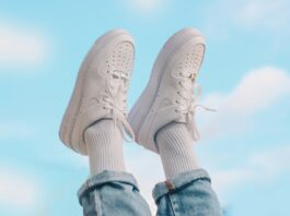 Tag der weißen Turnschuhe Algarrobo