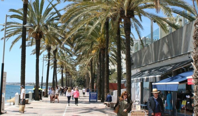 Oberkörperfrei in Spanien