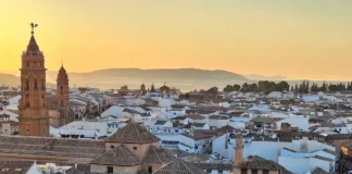 Monumentale Stadt mit intensivem Nachtleben – Antequera stellt Sommerprogramm vor Antequera bei Nacht: Sommerprogramm Luz de Luna