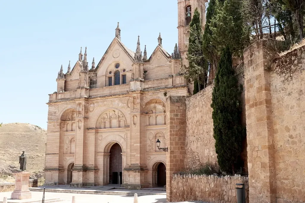 Monumentale Stadt mit intensivem Nachtleben - Antequera stellt Sommerprogramm vor Antequera bei Nacht: Sommerprogramm Luz de Luna
